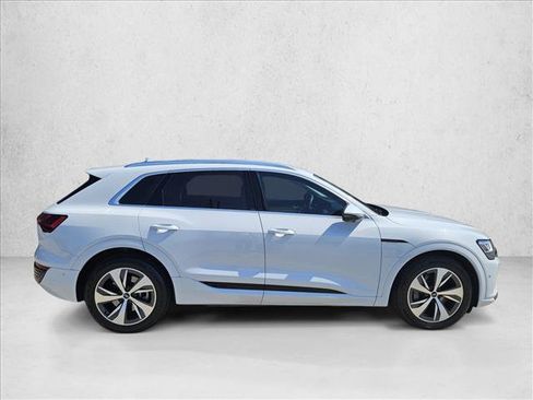Certified 2024 Audi Q8 e-tron Premium Plus w/ Premium Plus Package AWD/4WD image 4