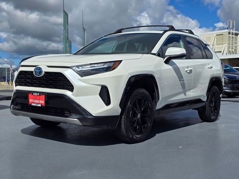 Used 2022 Toyota RAV4 SE w/ Convenience Package AWD/4WD image 7