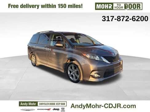 Used 2014 Toyota Sienna SE image 1