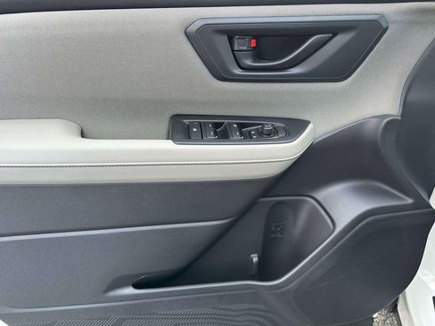 Certified 2025 Subaru Forester image 13