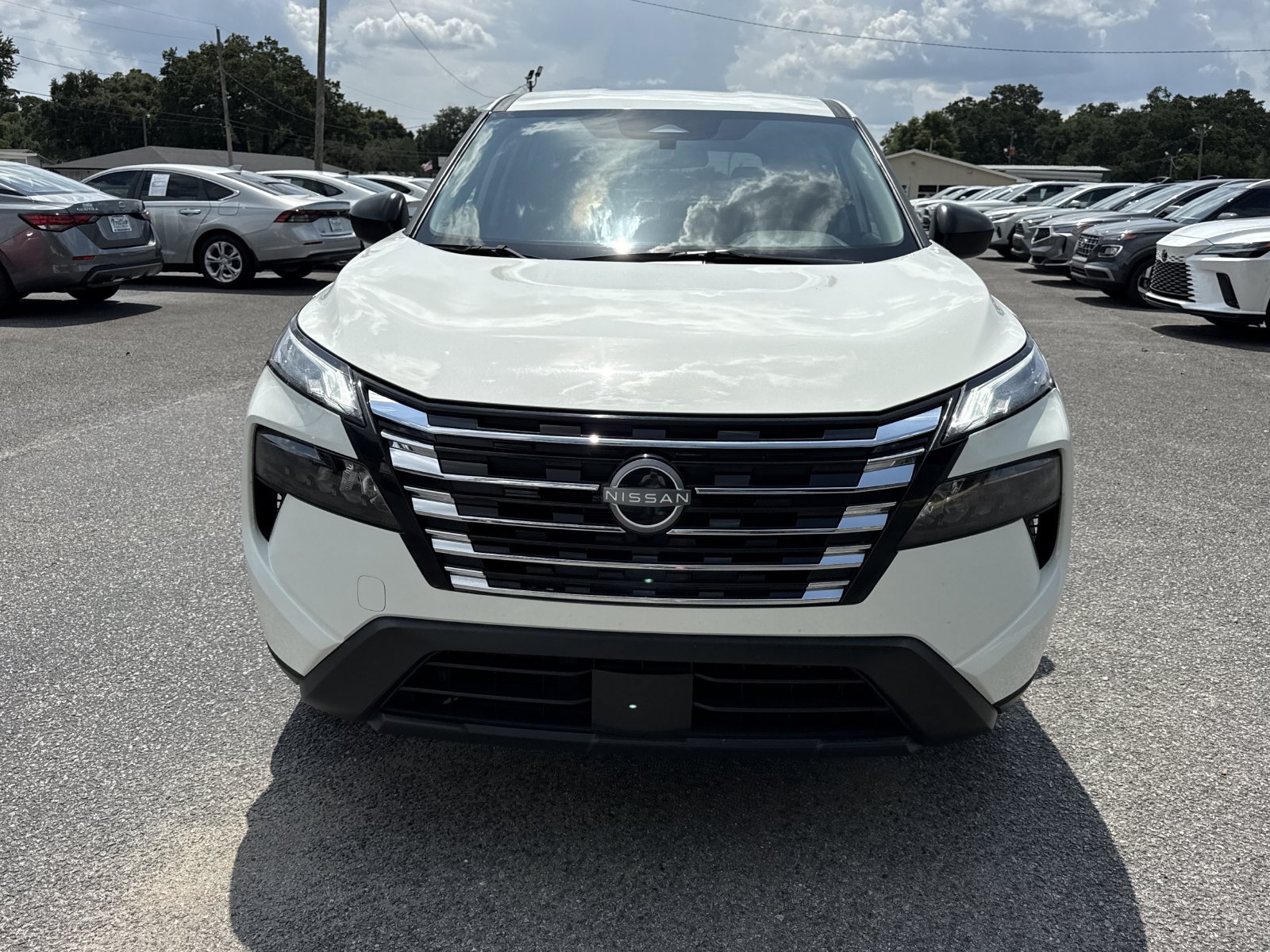 Used 2025 Nissan Rogue S FWD image 8