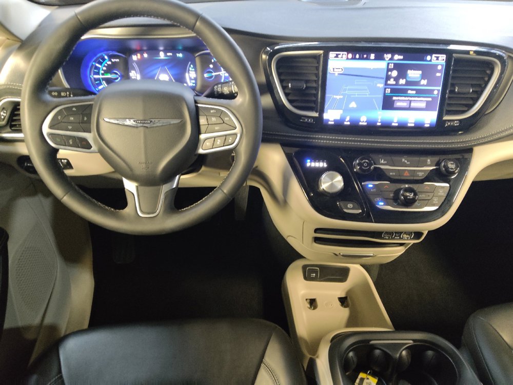 Used 2024 Chrysler Pacifica Limited FWD image 22
