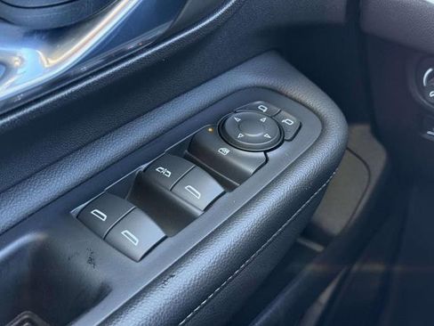 Used 2023 GMC Terrain SLE image 16