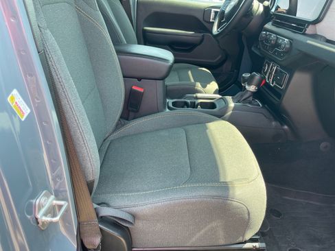Used 2024 Jeep Gladiator Sport AWD/4WD image 18