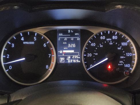 Used 2021 Nissan Versa S FWD image 23