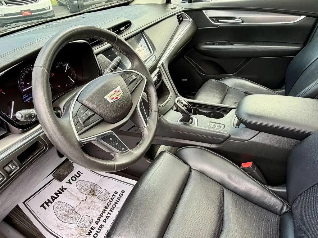 Used 2017 Cadillac XT5 Premium Luxury AWD/4WD image 2