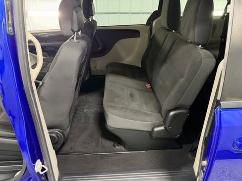 Used 2018 Dodge Grand Caravan SE w/ UConnect Hands-Free Group image 11