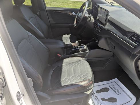Used 2023 Ford Escape ST-Line Elite w/ Premium Technology Package AWD/4WD image 39