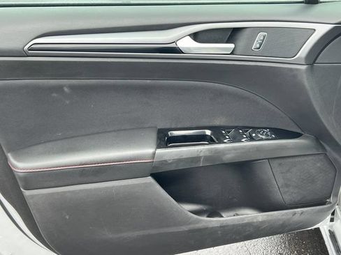 Used 2016 Ford Fusion SE FWD image 14