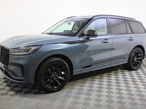 New 2026 Lincoln Aviator AWD image 2