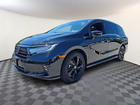 Used 2023 Honda Odyssey Sport image 3
