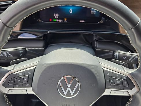 Certified 2024 Volkswagen Atlas SE FWD image 25