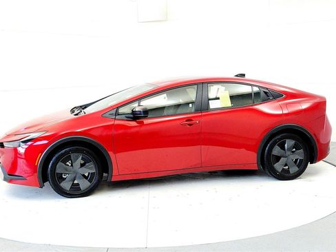 New 2026 Toyota Prius Plug-In Hybrid FWD image 3