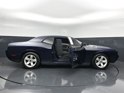Used 2013 Dodge Challenger SXT RWD image 37