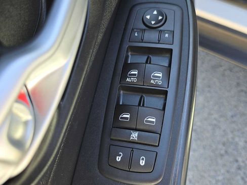 Used 2016 Jeep Cherokee Trailhawk w/ Comfort/Convenience Group AWD/4WD image 21