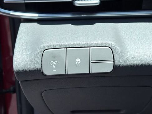 Used 2025 Hyundai Elantra SEL FWD image 23