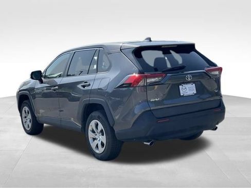 Used 2022 Toyota RAV4 LE FWD image 5