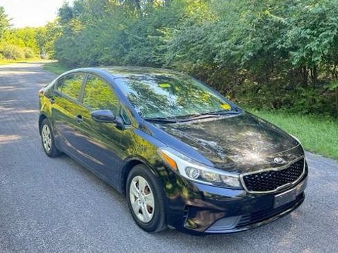 Used 2017 Kia Forte LX FWD image 4
