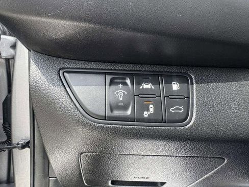 Used 2021 Genesis G70 3.3T RWD image 23