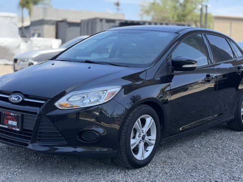 Used 2014 Ford Focus SE FWD image 2