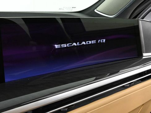 New 2025 Cadillac Escalade IQ Luxury 2 image 17