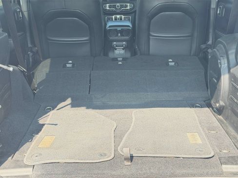 Used 2018 Jeep Wrangler Unlimited Sahara AWD/4WD image 21