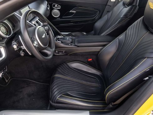 Used 2022 Aston Martin DB11 Volante RWD image 32