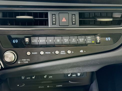 Used 2022 Lexus ES 350 w/ Premium Package image 17