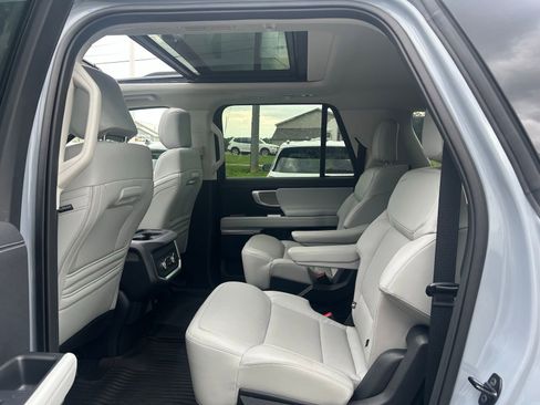Used 2025 Ford Expedition Max Platinum AWD/4WD image 27