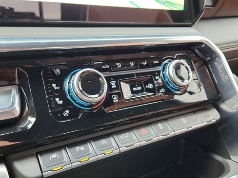 Used 2026 GMC Sierra 1500 Denali Ultimate w/ LPO, Black Badging Package image 24