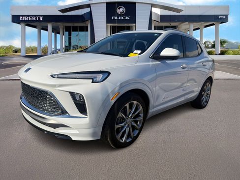 Used 2024 Buick Encore GX Avenir w/ Avenir Technology Package image 4