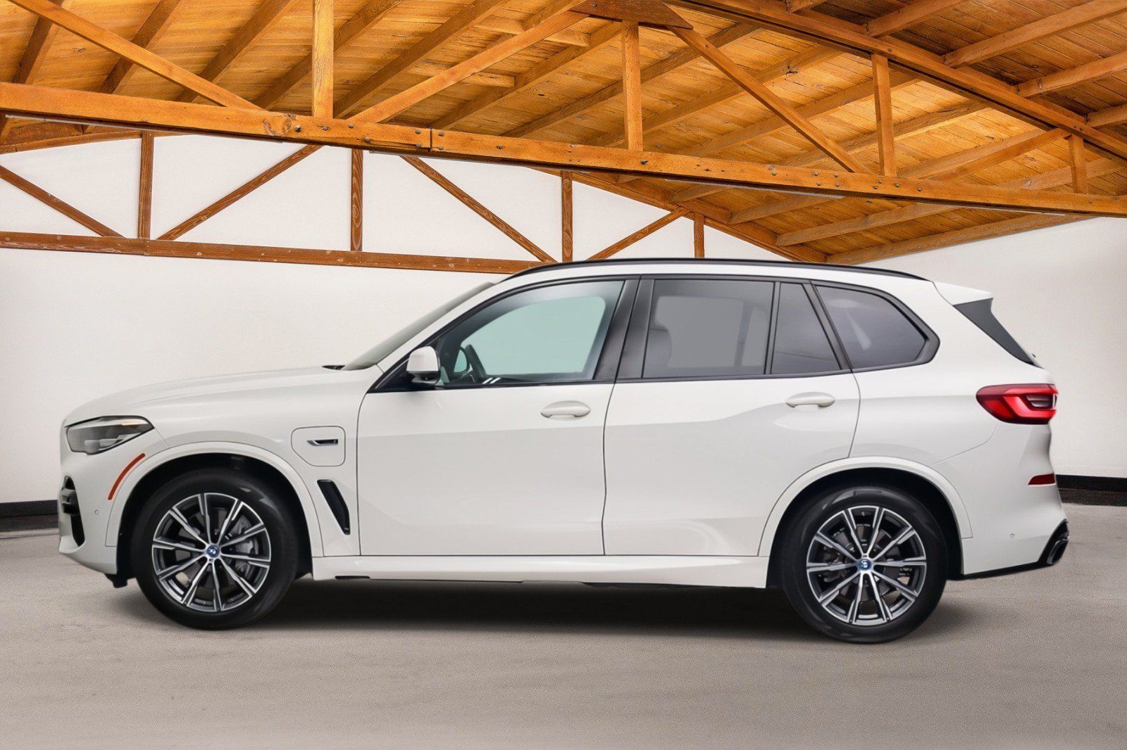 Used 2022 BMW X5 xDrive45e w/ M Sport Package AWD/4WD image 2