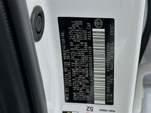 Used 2025 Toyota Camry SE FWD image 12