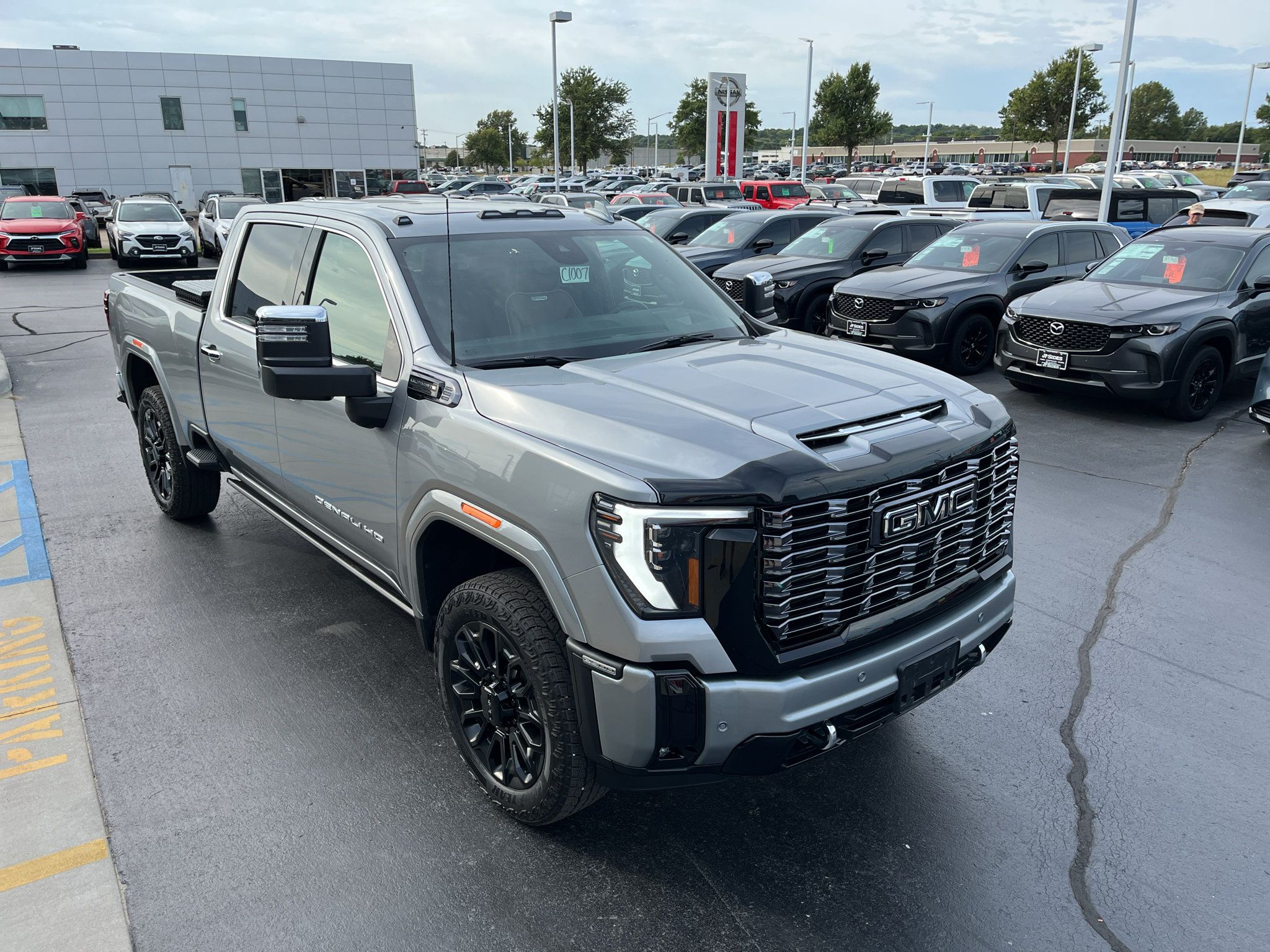 Used 2025 GMC Sierra 2500 Denali Ultimate AWD/4WD image 7