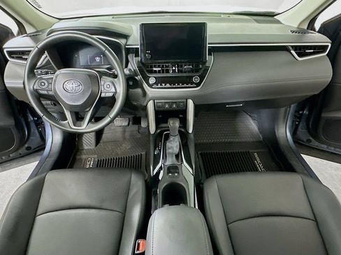 Used 2025 Toyota Corolla Cross XLE w/ Convenience Package FWD image 16