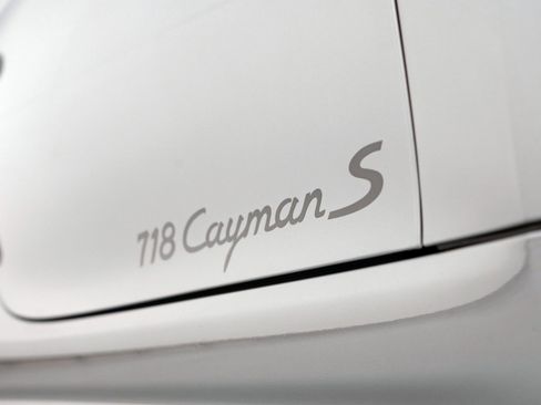 Used 2018 Porsche 718 Cayman S w/ Sport Chrono Package image 46