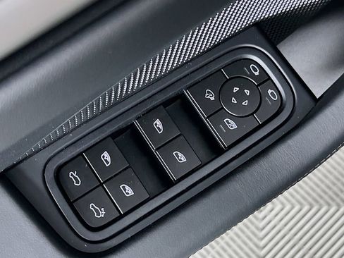 New 2026 Porsche Macan 4 Electric image 20