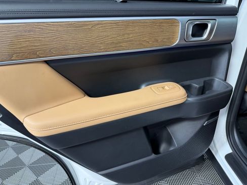 Used 2025 Hyundai Santa Fe Limited image 30