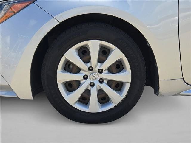 Used 2021 Toyota Corolla LE FWD image 21