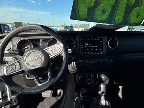 Used 2023 Jeep Wrangler Unlimited Sahara w/ Cold Weather Group image 19