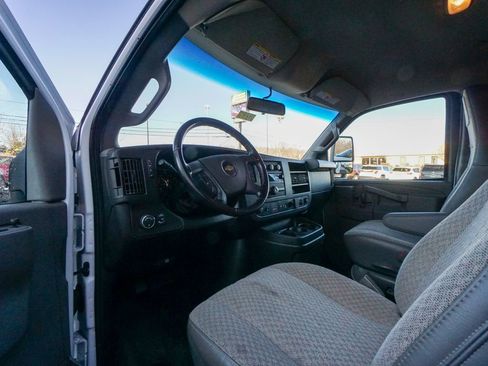 Used 2022 Chevrolet Express 3500 w/ Power Convenience Package RWD image 11
