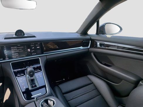 Used 2020 Porsche Panamera RWD image 22