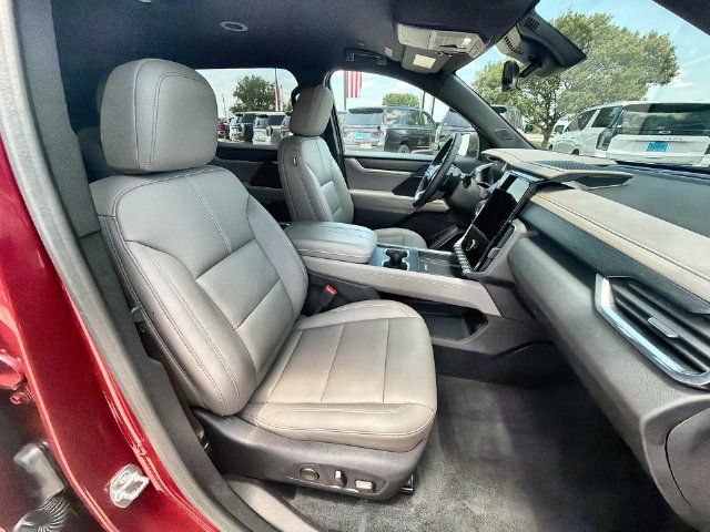 Certified 2026 GMC Acadia Elevation w/ Elevation Premium Package FWD image 27