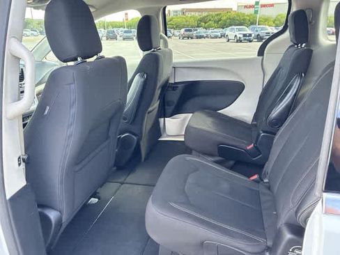 Used 2023 Chrysler Voyager LX FWD image 20