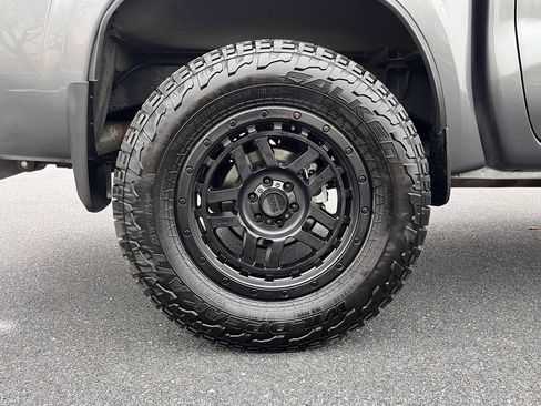 Used 2023 Nissan Frontier SV w/ SV Convenience Package image 24