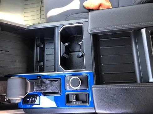 Used 2022 Toyota Tundra SR5 w/ SR5 Convenience Package AWD/4WD image 17