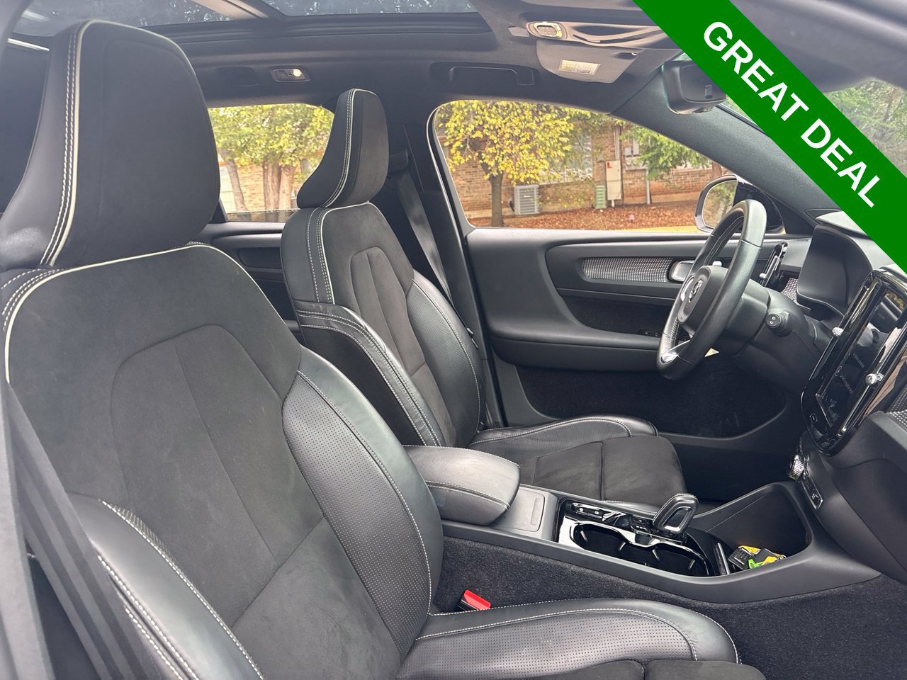 Used 2021 Volvo XC40 T5 R-Design w/ Advanced Package AWD/4WD image 11