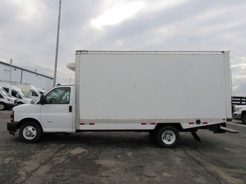 Used 2024 Chevrolet Express 3500 w/ Power Convenience Package image 6