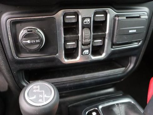 Used 2024 Jeep Wrangler Unlimited Sahara w/ Technology Group AWD/4WD image 24