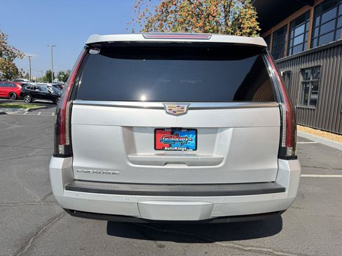 Used 2018 Cadillac Escalade Premium Luxury AWD/4WD image 4